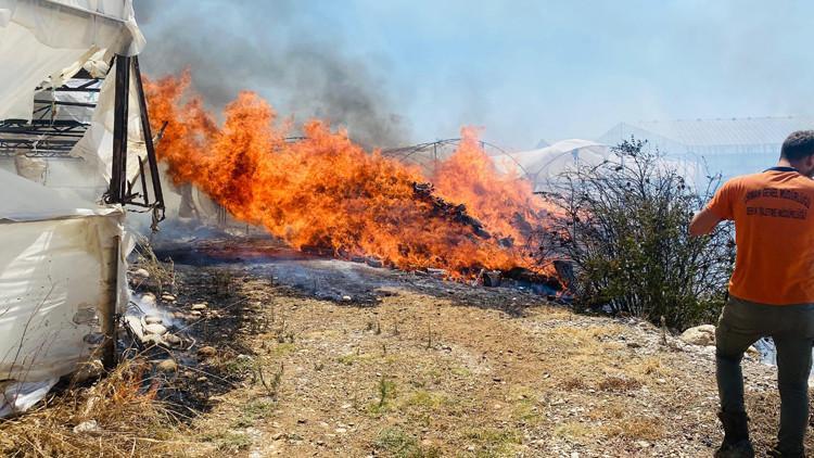 Antalya'da Çalılık Alanda Yangın Kontrol Altına Alındı