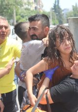 Antalya'da Yangın Paniği: 4 Katlı Apartmandan 7'si &Ccedil;ocuk 10 Kişi Kurtarıldı