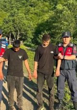 Artvin&rsquo;de Yasa Dışı Ge&ccedil;iş: 2 Ka&ccedil;ak G&ouml;&ccedil;men Ormanlık Alanda Yakalandı