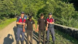 Artvin’de Yasa Dışı Geçiş: 2 Kaçak Göçmen Ormanlık Alanda Yakalandı