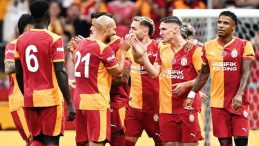 Aslan Önüne Geleni Eziyor