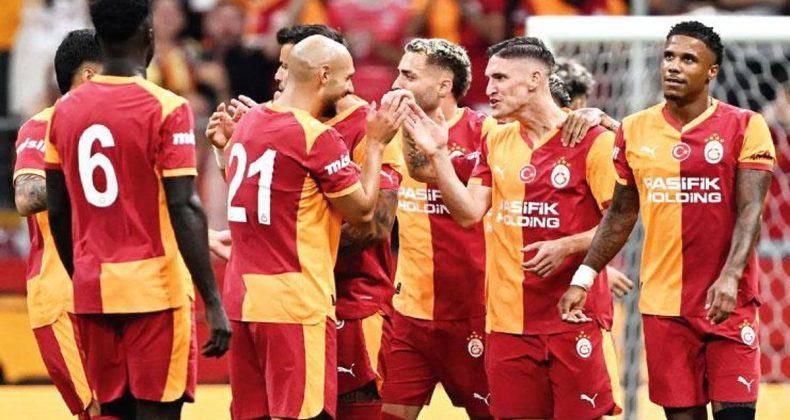 Aslan Önüne Geleni Eziyor