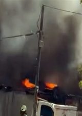 Avcılar&rsquo;da Otomobil Boya At&ouml;lyesi Alev Alev Yandı: İki Ara&ccedil; Kullanılamaz Hale Geldi