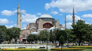 Ayasofya'daki İbadet Hasreti Sona Erdi: 86 Yıl Sonra Yeniden A&ccedil;ıldı