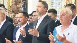 Bakan Bayraktar Teyzesini Son Yolculuğuna Uğurladı