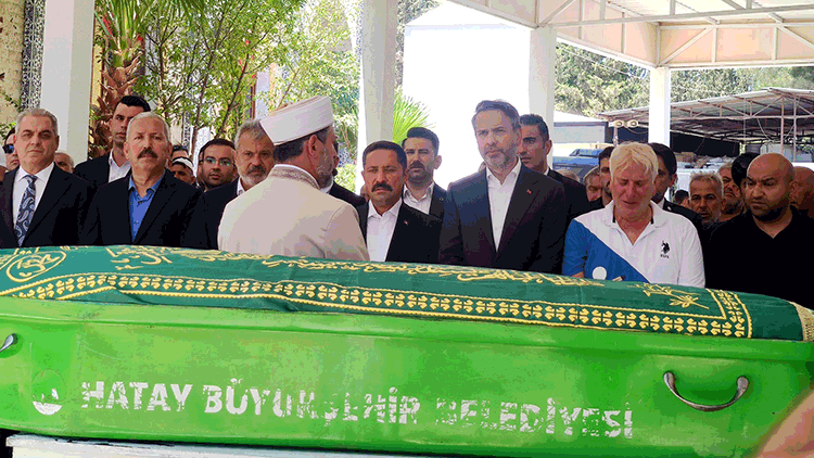 Bakan Bayraktar, Teyzesinin Cenaze Törenine Katıldı