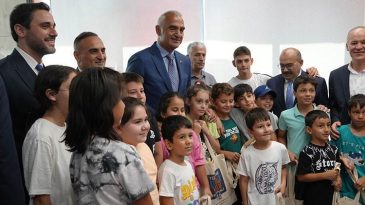 Bakan Ersoy: K&uuml;t&uuml;phanelerimiz, &uuml;lkemizin gelişimine y&ouml;n veren proaktif yapılar