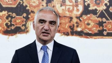Bakan Ersoy'un M&uuml;jdesi! 30 Yıl Sonra İtalya Vatandaşı T&uuml;rkiye'ye İade Etti: 5 Asırlık Halı