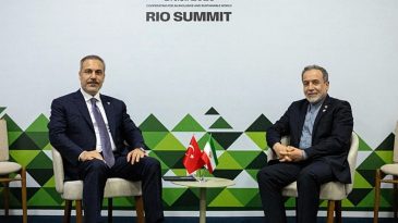 Bakan Fidan, İran Dışişleri Bakanı Arak&ccedil;i ile bir araya geldi