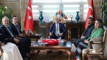 Bakan Işıkhan Bitlis'te konuştu: Namluların sustuğu yerde makinelerin sesi y&uuml;kselecek