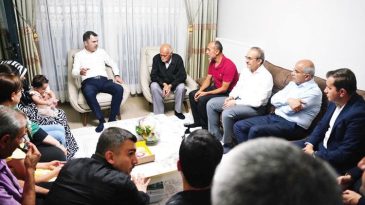 Bakan Kurum Depremzede Ailenin Yeni Evine Misafir Oldu