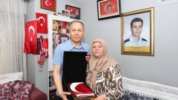 Bakan Yerlikaya, 15 Temmuz Şehidinin Ailesini Ziyaret Etti