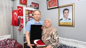 Bakan Yerlikaya, 15 Temmuz Şehidinin Ailesini Ziyaret Etti