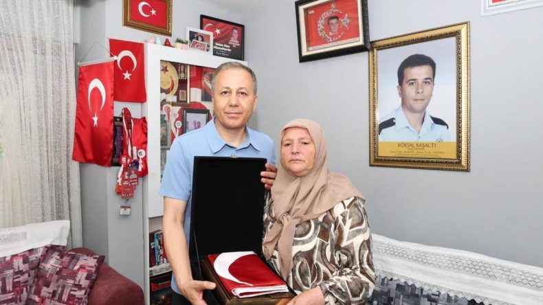 Bakan Yerlikaya, 15 Temmuz Şehidinin Ailesini Ziyaret Etti