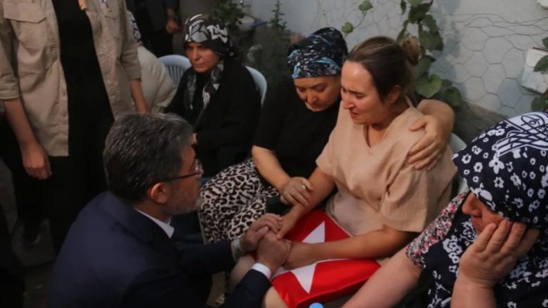 Bakan Yumaklı, Şehit Ailesine Taziye Ziyaretinde Bulundu