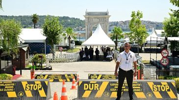 Barışa A&ccedil;ılan Kapı İstanbul: Rusya ve Ukrayna Heyetleri Masada