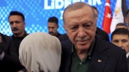 Başkan Erdoğan'ın Tarihi Konuşmasında Emine Erdoğan Duygusal Anlar Yaşadı