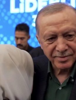 Başkan Erdoğan'ın Tarihi Konuşmasında Emine Erdoğan Duygusal Anlar Yaşadı