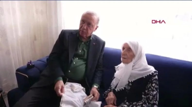 Başkan Recep Tayyip Erdoğan, 15 Temmuz Şehit Ailelerini Ziyaret Etti