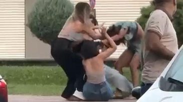 Batman'da Gen&ccedil; Kızlar Arasında Kavga: &Ccedil;evredekiler M&uuml;dahale Etti