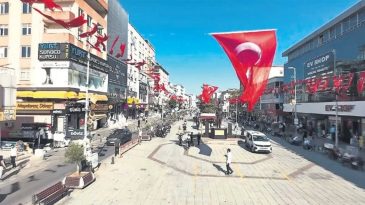 Bayrak &Ccedil;ağrısına G&uuml;&ccedil;l&uuml; Destek Geldi