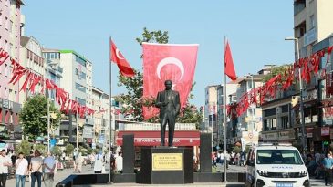 Bayraklar Ter&ouml;rs&uuml;z T&uuml;rkiye İ&ccedil;in Dalgalanıyor