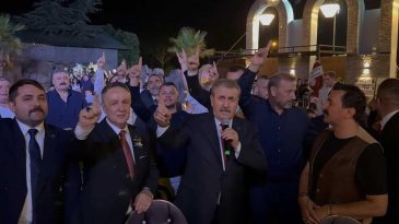 BBP Genel Başkanı Destici D&uuml;ğ&uuml;n T&ouml;reninde T&uuml;rk&uuml; S&ouml;yledi