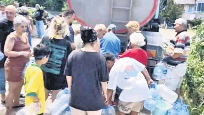 Belediye Hizmetinde Tartışmalı Ayrımcılık! Elit Mahalleye Su, Diğerlerine Yok