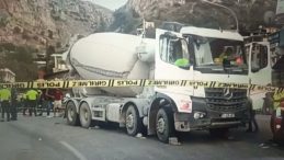 Beton Mikseriyle Çarpışan Motosikletin İçindeki İki Kişi Hayatını Kaybetti