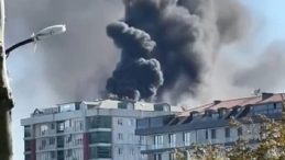 Beylikdüzü'nde 8 Katlı Apartmanın Terasında Yangın Başladı: Alevler İki Daireyi Sardı!