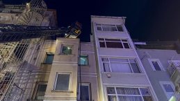 Beyoğlu'nda Eğlence Mekanının Çatısında Yangın