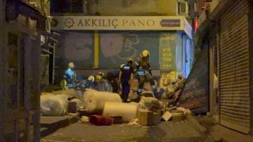 Beyoğlu'nda Patlama Sonrası Bina &Ccedil;&ouml;kt&uuml;