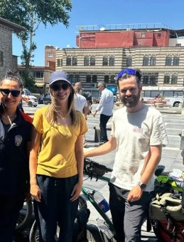 Bisikletle 3 bin 700 kilometreden Sur’u görmeye geldiler