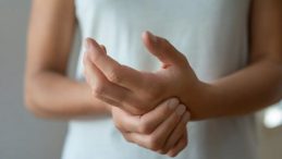 Bu Belirtileri Göz Ardı Etmeyin! Parkinson Yaklaşıyor