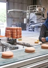 Bu Fabrikada Mucizeler Topraktan Doğuyor: 220 Kadın, 94 &Uuml;lke, 250 &Uuml;r&uuml;n!