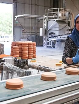 Bu Fabrikada Mucizeler Topraktan Doğuyor: 220 Kadın, 94 Ülke, 250 Ürün!