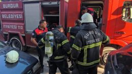 Burdur'da İş Merkezinde Yangın Kontrol Altına Alındı