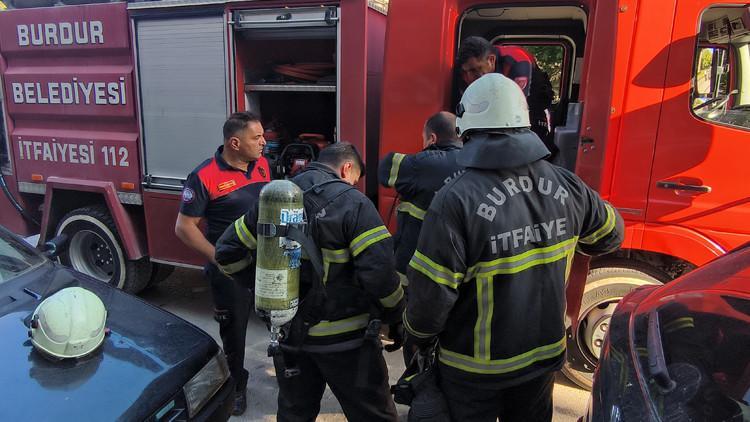 Burdur'da İş Merkezinde Yangın Kontrol Altına Alındı