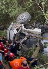 Bursa'da Orman Yangınına M&uuml;dahale İ&ccedil;in Giden Su Tankeri U&ccedil;uruma D&uuml;şt&uuml;: 1 &Ouml;l&uuml;, 2 Yaralı