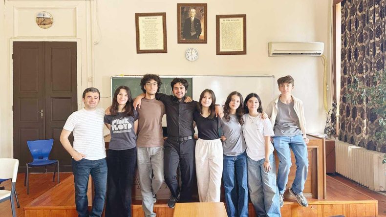 Cağaloğlu Anadolu Lisesi CERN'de Deney Yapacak… Tarihe Geçtiler
