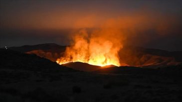 California, ABD'de Alevler İ&ccedil;inde! Yangınlar 29 Bin Hektarı Aştı