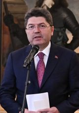 &Ccedil;alınarak yurtdışına &ccedil;ıkarılmıştı! Tarihi &ccedil;ini Bakan Tun&ccedil;&rsquo;a teslim edildi