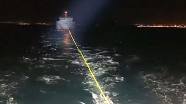 &Ccedil;anakkale Boğazı'nda Gemide Arıza: R&ouml;mork&ouml;rle &Ccedil;ekilerek Demirletildi