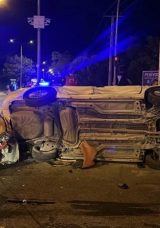 &Ccedil;anakkale'de Ticari Taksi ve Otomobil &Ccedil;arpıştı: Yaralılar Var