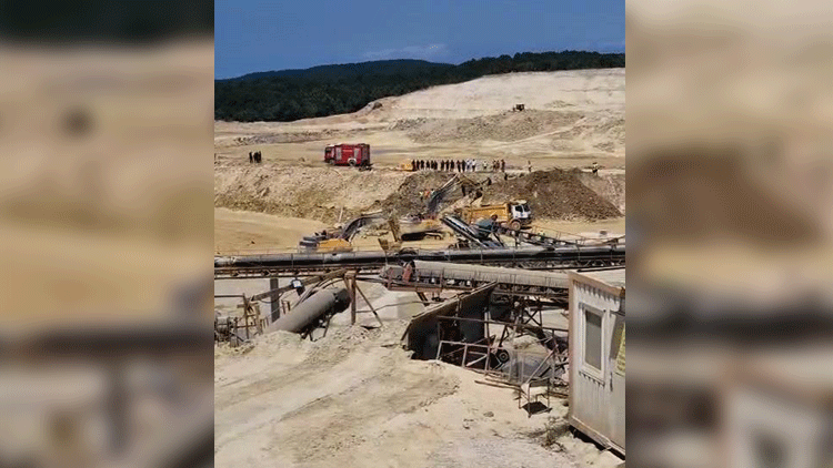 Çatalca'da Kum Ocağında Göçük: 1 İşçi Balçık İçinde Kaldı