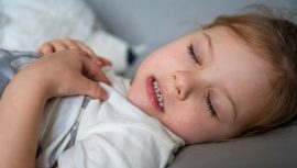 Çocuğunuz Dişlerini Sıkıyorsa Dikkat! Bu Alışkanlık Geri Dönülmez Zararlara Neden Olabilir