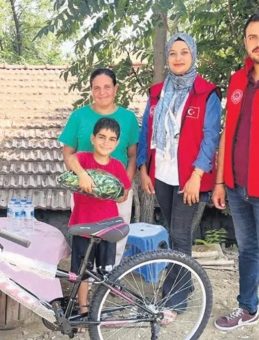 Cesur çocuk, bisiklet hayaline kavuştu