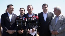 CHP Genel Başkanı Özel, Silivri'de basın toplantısı düzenledi