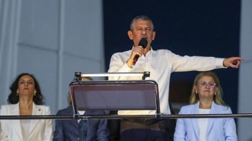 CHP Mitinginde Sloganlar &Uuml;zerine Savcılık Soruşturması: 10 G&ouml;zaltı