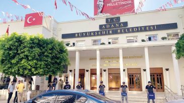 CHP&rsquo;li Adana, Adıyaman ve Antalya Belediyelerine operasyon&hellip; Muhittin B&ouml;cek tutuklandı
